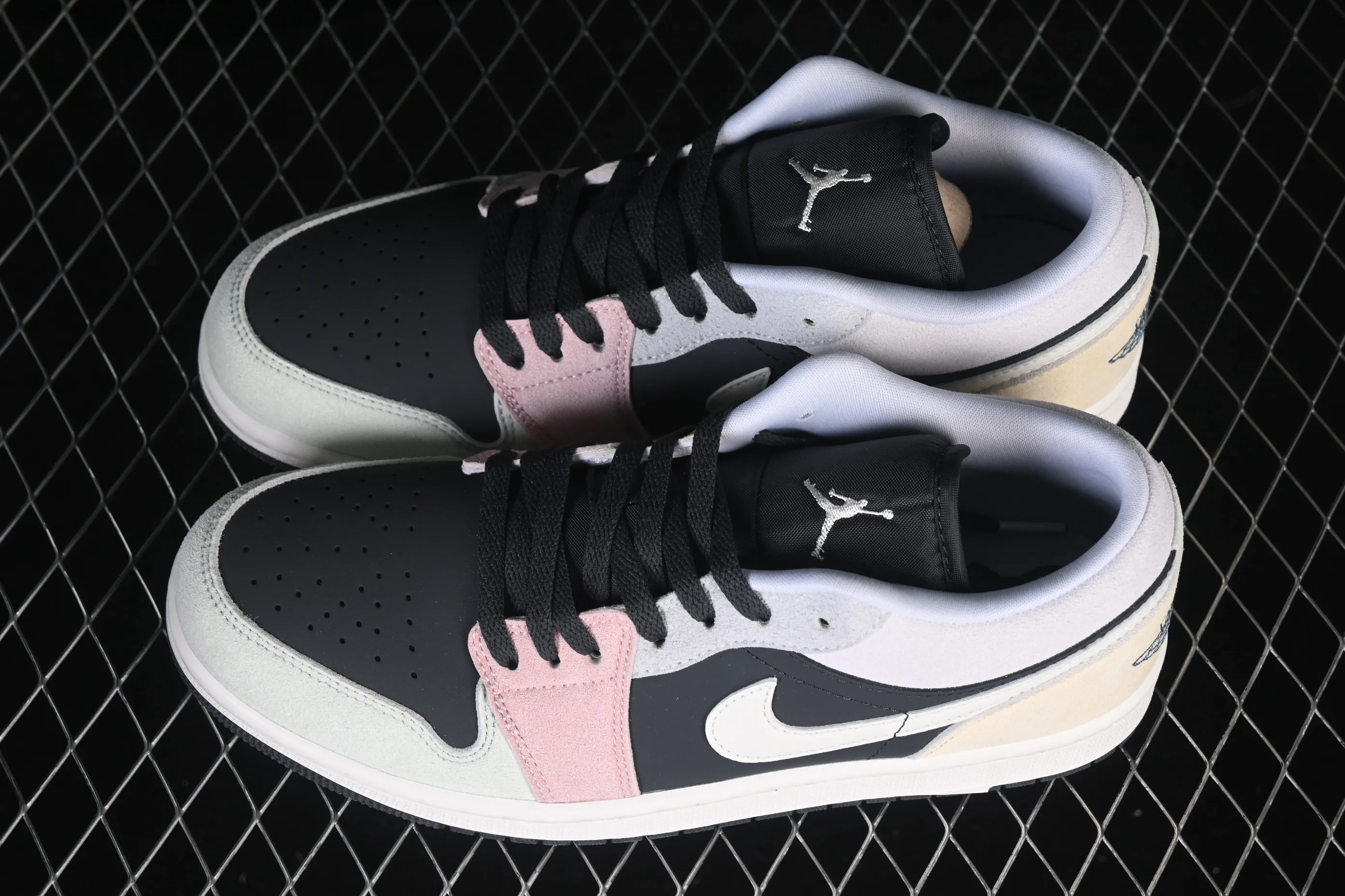 All categories Air Jordan Jordan series basketball shoes Air Jordan 1 Low Air Jordan 1 Low AJ1 Joe 1 black and white pink low-top retro cultural basketball shoes IB7109-004